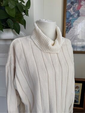 Liz Claiborne Cream Ribbed Turtleneck Sweater